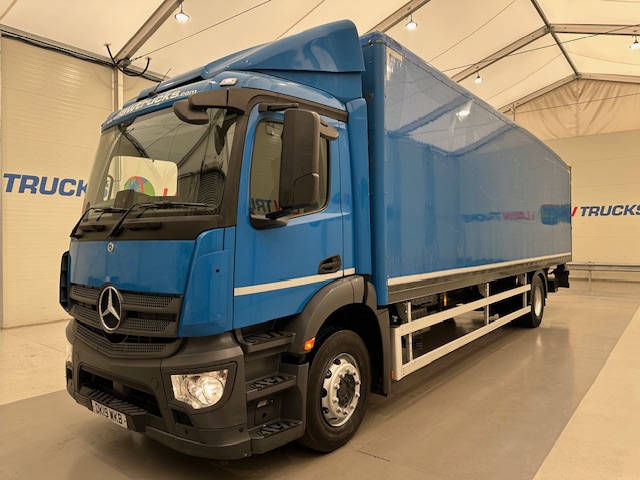 Mercedes Actros 1824 4×2 Day Cab Box Van