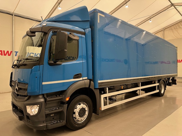Mercedes Actros 1824 4×2 Day Cab Box Van