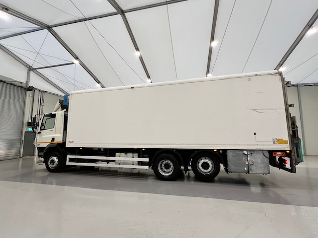 DAF CF 330 6×2 Rear Lift Fridge Box
