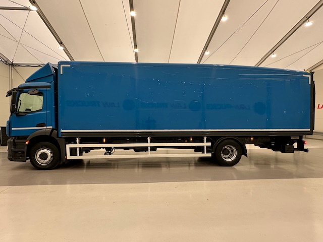Mercedes Actros 1824 4×2 Day Cab Box Van