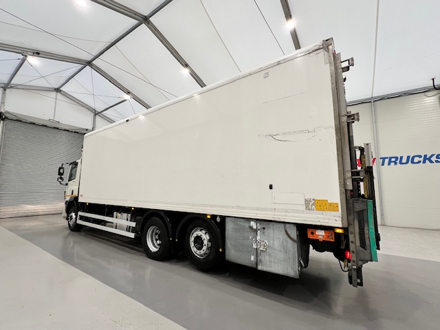 DAF CF 330 6×2 Rear Lift Fridge Box