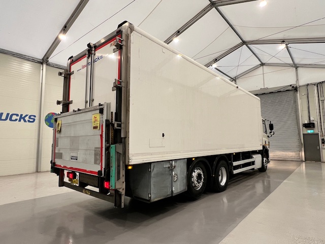 DAF CF 330 6×2 Rear Lift Fridge Box